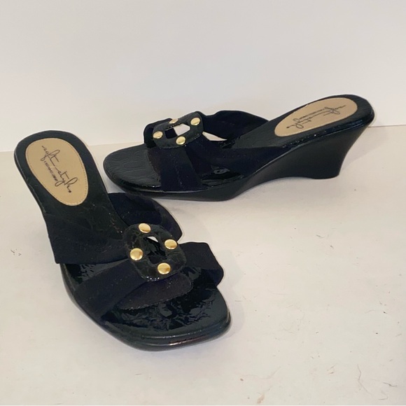 Soft Styles by Hush Puppies Black Slip On Cushioned Comfort Wedge Sandals - Picture 1 of 14